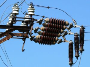 ประเภทของโพสต์อินซูเลเตอร์ พอร์ซเลน คอมโพสิต แก้ว